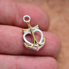 „Glaube • Hoffnung • Liebe“-Anhänger aus 925er Silber mit goldfarbenen Akzenten – maritimer Talisman, Skulpturenschmuck im Boho-Stil | Art Diva