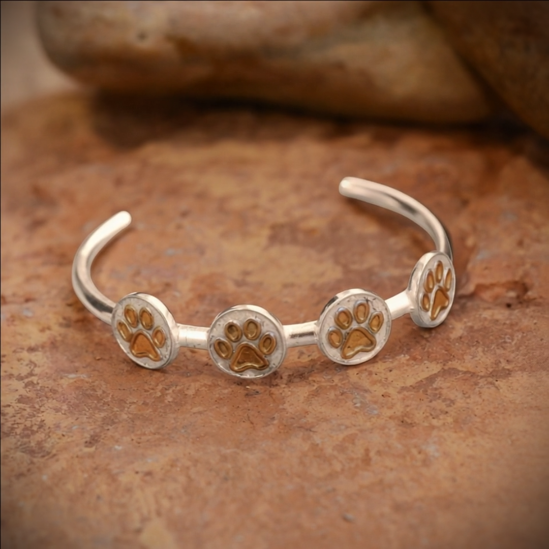 Pfoten-Armband aus 925er Silber mit goldenen Akzenten – handgefertigter, verstellbarer Schmuck für Hunde- und Katzenliebhaber | Art Diva