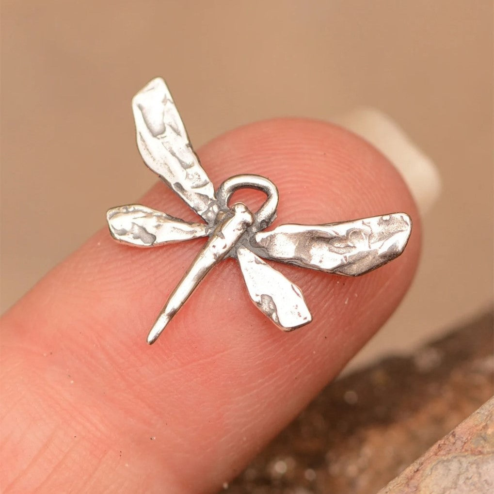 „Libelle“-Anhänger aus 925er Silber – Talisman für Veränderung, Leichtigkeit und innere Freiheit, handgefertigt im Boho-Stil | Art Diva