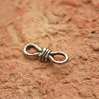 Schmuck aus 925er Silber – Knoten der unendlichen Liebe, handgefertigter Anhänger mit Ewigkeitssymbol für Armband oder Halskette, rustikaler Skulpturenschmuck | Art Diva