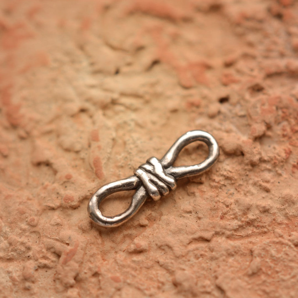 Schmuck aus 925er Silber – Knoten der unendlichen Liebe, handgefertigter Anhänger mit Ewigkeitssymbol für Armband oder Halskette, rustikaler Skulpturenschmuck | Art Diva