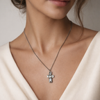 925er Silberanhänger „Kreuz mit Herz“ – handgefertigter Boho-Talisman für Glaube und Liebe, skulpturales Schmuckstück und Geschenk für Mutter, Tochter oder Freundin | Art Diva
