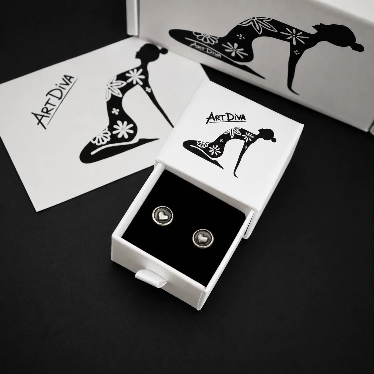 „Herz“-Mini-Ohrstecker aus 925er Silber – romantische Ohrringe | Art Diva