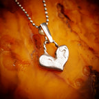 Kleines Herz – Anhänger aus 925er Silber | Talisman für Liebe & Verbundenheit | Art Diva