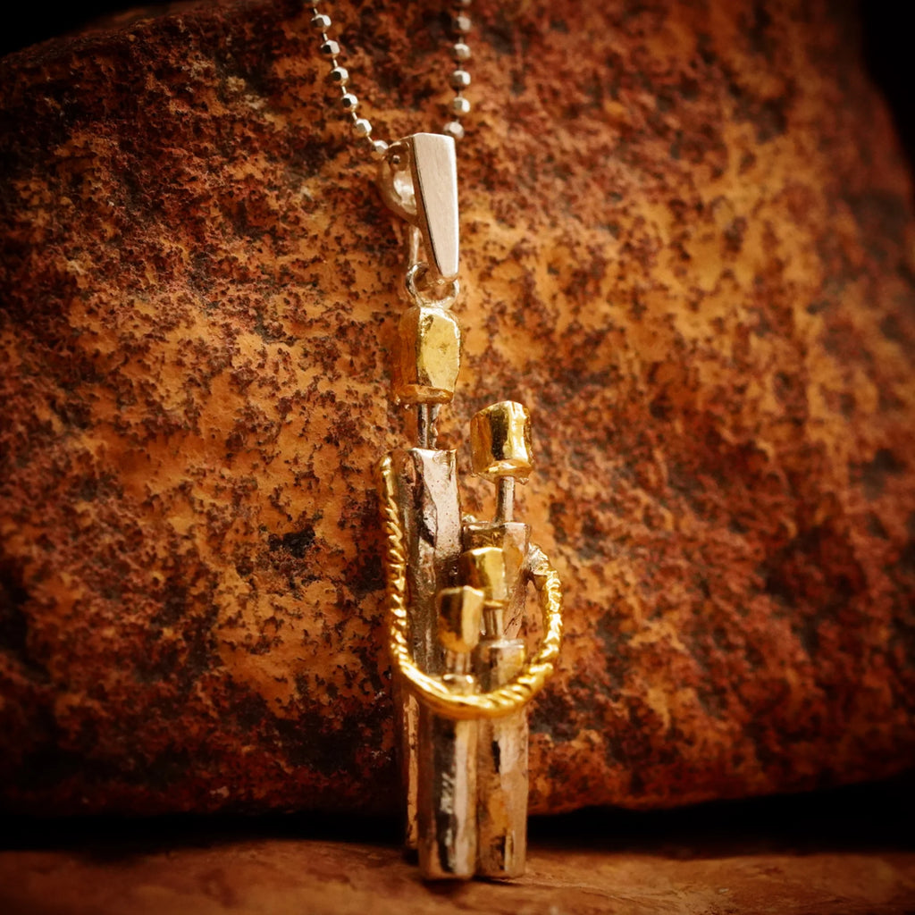 „Familienzusammenhalt“ – Anhänger aus 925er Silber, Talisman für Einheit, Liebe und den Schutz der Familie, handgefertigter Skulpturenschmuck im Boho- und rustikalen Stil | Art Diva
