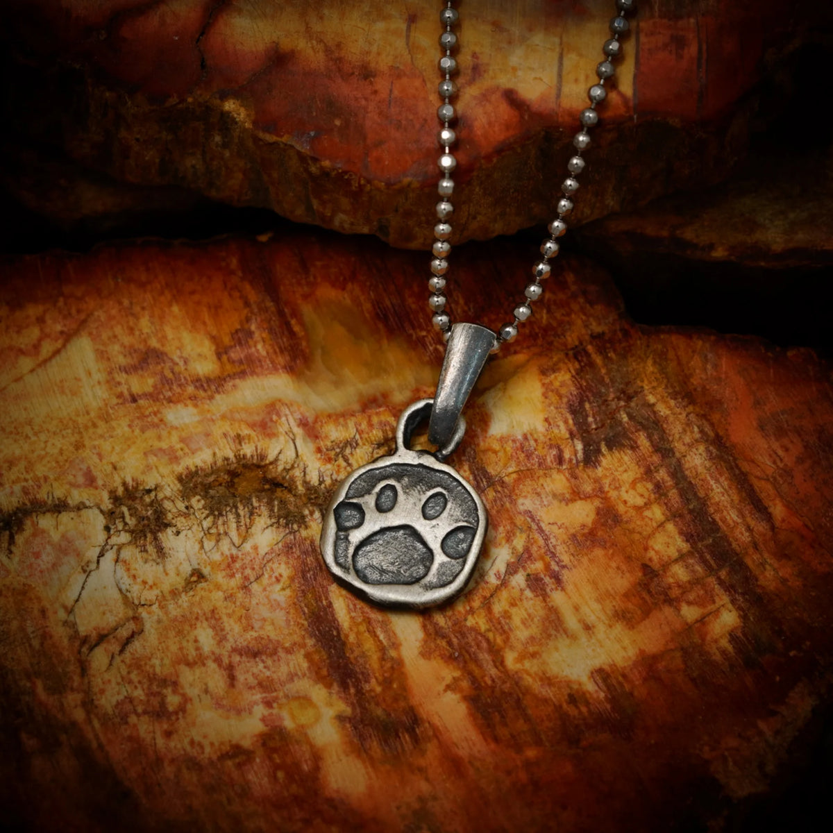 925er Silberanhänger „Pfote“ – handgefertigter Boho-Talisman für Tierliebe, skulpturales Schmuckstück und Geschenk für Hunde- oder Katzenliebhaber | Art Diva
