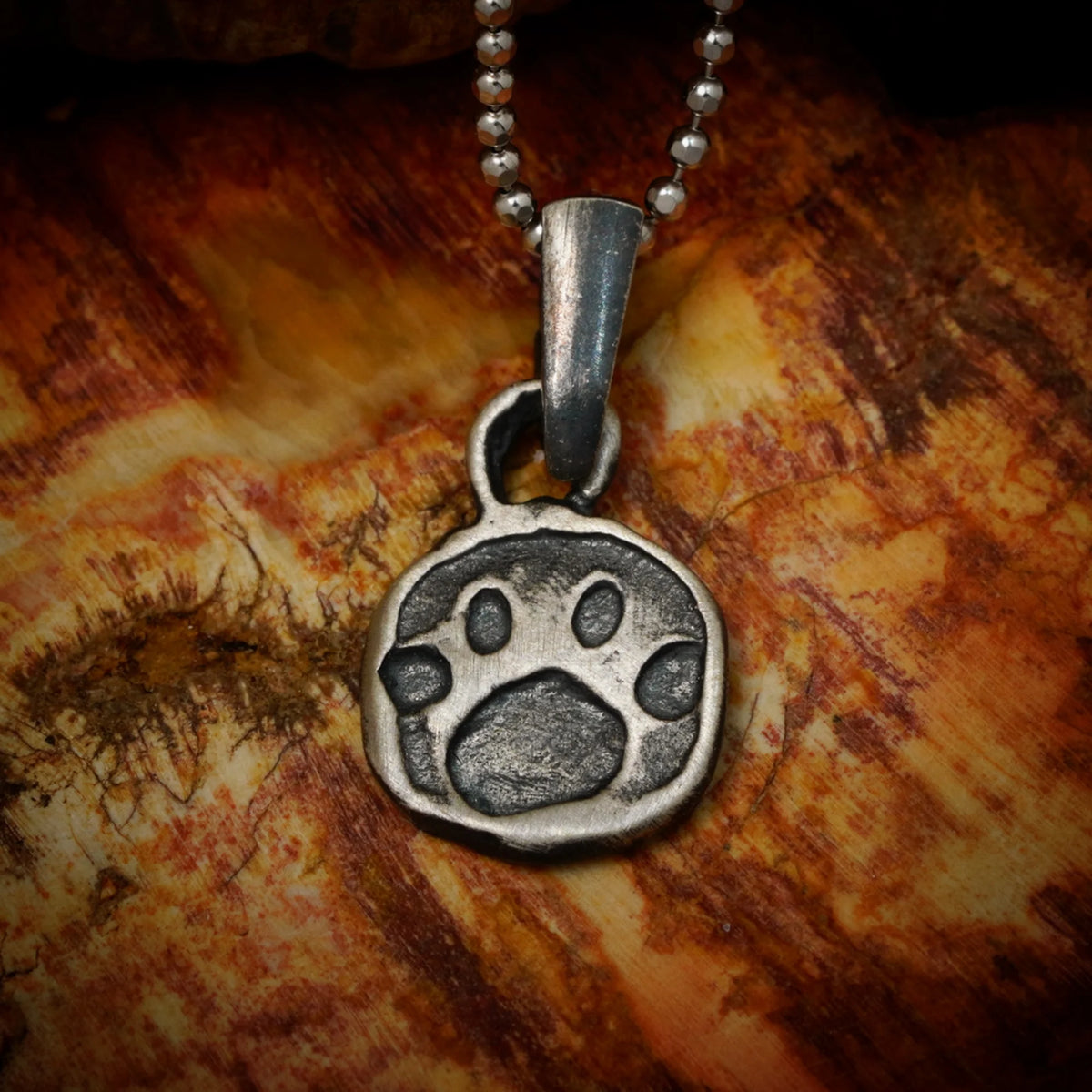 925er Silberanhänger „Pfote“ – handgefertigter Boho-Talisman für Tierliebe, skulpturales Schmuckstück und Geschenk für Hunde- oder Katzenliebhaber | Art Diva