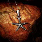 „Seestern“ – oxidierter Anhänger aus 925er Silber, Talisman für Glück und Gelassenheit, Skulpturenschmuck im Boho- und rustikalen Stil | Art Diva