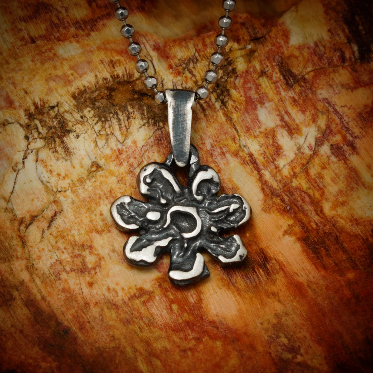 925er Silberanhänger „Blume“ – handgefertigter Boho-Talisman für Harmonie, skulpturales Schmuckstück und Geschenk für Mutter, Tochter oder Freundin | Art Diva