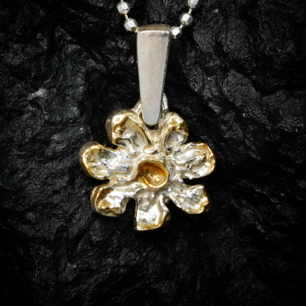 925er Silberanhänger „Blume“ – handgefertigter Boho-Talisman für Harmonie, skulpturales Schmuckstück und Geschenk für Mutter, Tochter oder Freundin | Art Diva