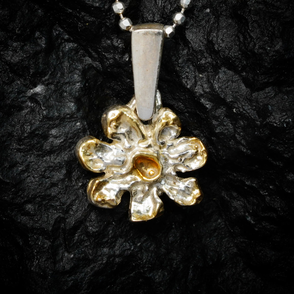 925er Silberanhänger „Blume“ – handgefertigter Boho-Talisman für Harmonie, skulpturales Schmuckstück und Geschenk für Mutter, Tochter oder Freundin | Art Diva