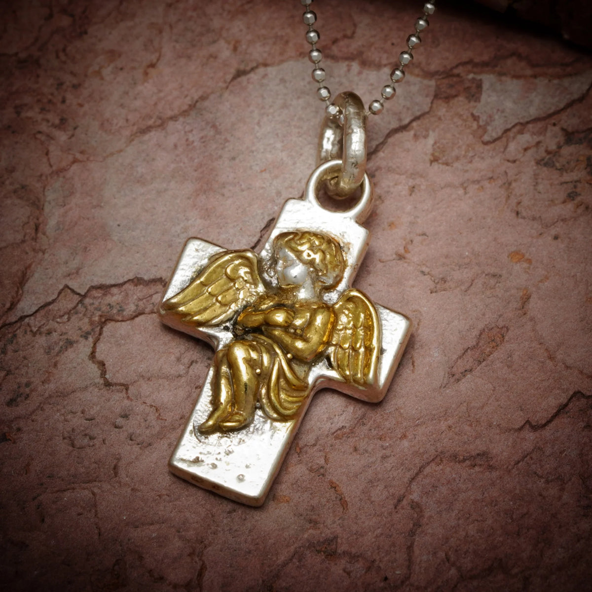 „Engelsumarmung“-Anhänger aus 925er Silber – handgefertigter Talisman für Liebe und Schutz, Skulpturenschmuck im Boho- und rustikalen Stil | Art Diva