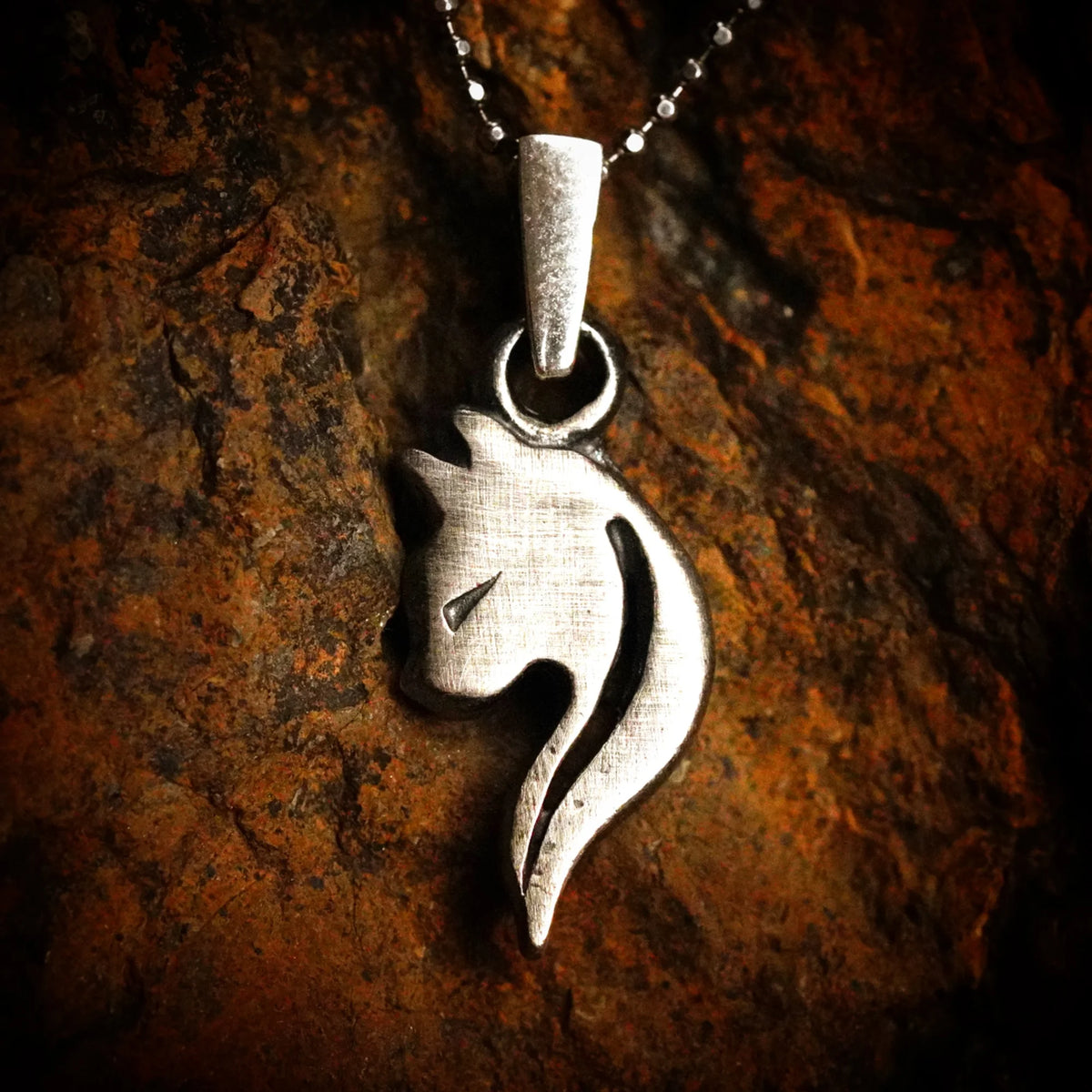 „Katze“ – oxidierter Anhänger aus 925er Silber, Talisman für Intuition, Anmut und Schutz, Schmuckstück im Boho- und rustikalen Stil für Katzenliebhaber | Art Diva