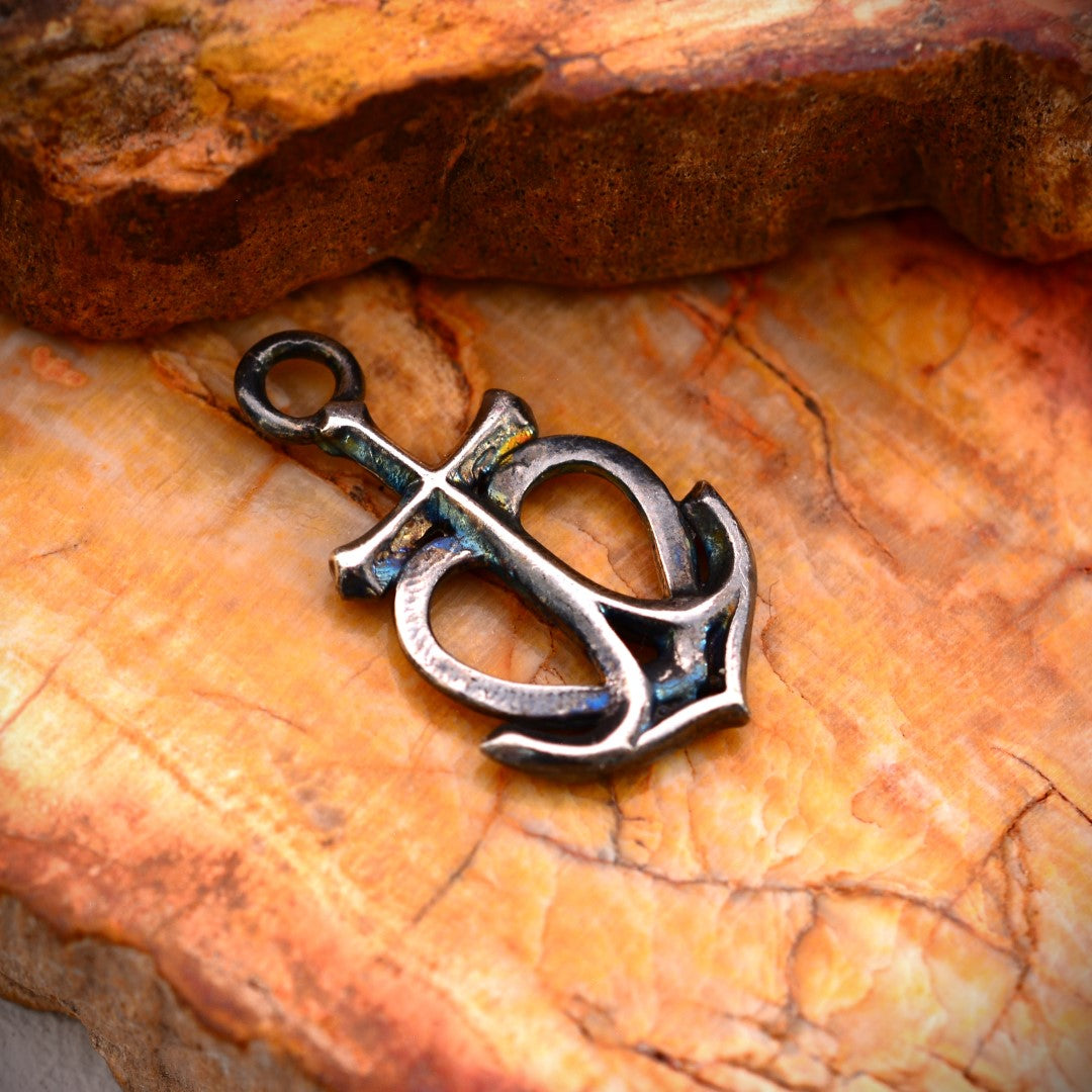 „Glaube • Hoffnung • Liebe“-Anhänger aus 925er Silber – maritimer Talisman, Skulpturenschmuck im Boho- und rustikalen Stil | Art Diva