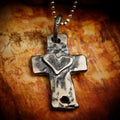 925er Silberanhänger „Kreuz mit Herz“ – handgefertigter Boho-Talisman für Glaube und Liebe, skulpturales Schmuckstück und Geschenk für Mutter, Tochter oder Freundin | Art Diva
