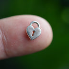 „Herzschloss“-Anhänger aus 925er Silber – Talisman für Liebe und Schutz, Skulpturenschmuck im Boho- und rustikalen Stil | Art Diva