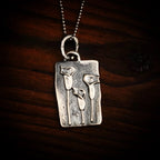 925er Silberanhänger „Drei Calla-Blüten“ – Symbol für Weiblichkeit, Schönheit und Harmonie | Talisman für Freundschaft und Verbundenheit | Art Diva
