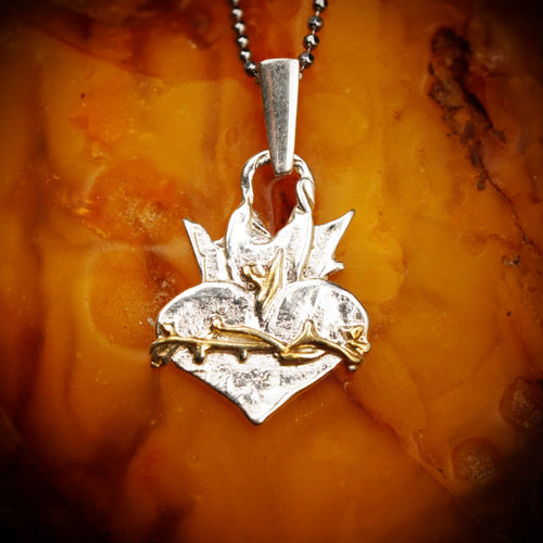 Anhänger „Heiligstes Herz“ aus 925er Silber – christlicher Talisman für Glauben, Hoffnung und Schutz, handgefertigter Skulpturenschmuck im Boho- und rustikalen Stil | Art Diva