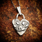 Herz-Anhänger mit Pfote aus 925er Silber – Talisman für Tierliebe, Schmuckstück im Boho- und rustikalen Stil, ideales Geschenk für Mutter, Tochter oder Freundin | Art Diva