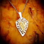 „Herz der Zuneigung“ – handgefertigter Anhänger aus 925er Silber, Talisman für Liebe und Zärtlichkeit, Skulpturenschmuck im Boho- und rustikalen Stil | Art Diva
