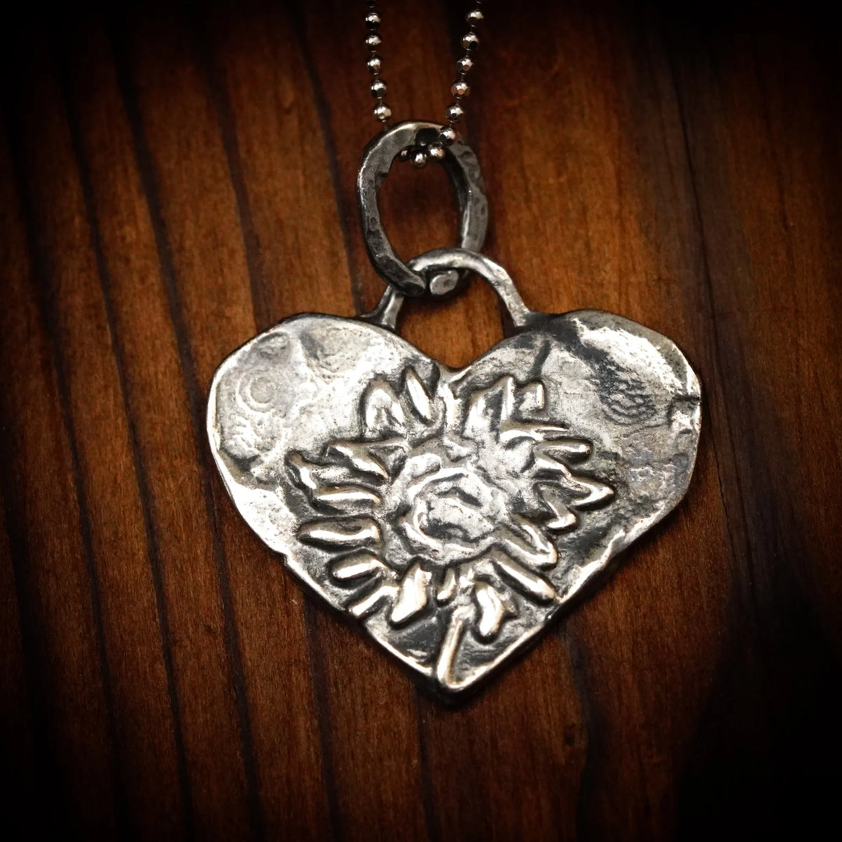 Herz mit Sonnenblume – Anhänger aus 925er Silber | Symbol für Liebe und Zärtlichkeit | Art Diva