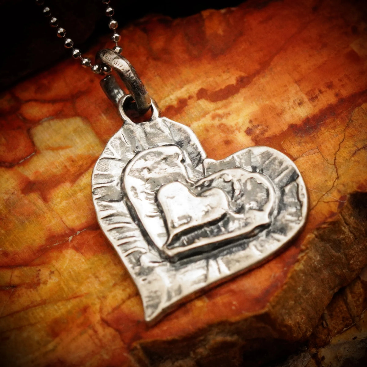 925er Silberschmuck – Anhänger „Mama, Papa und ich“, drei Herzen in einem | Handgefertigter Boho-Talisman für Liebe und Verbundenheit, skulpturales Schmuckstück | Art Diva