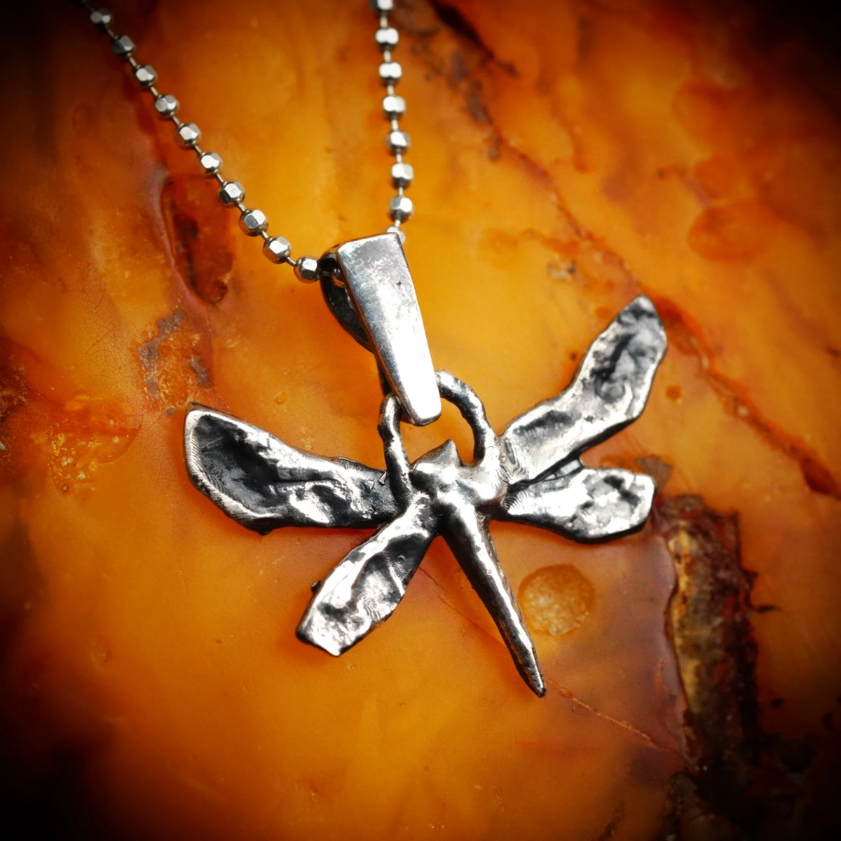 „Libelle“-Anhänger aus 925er Silber – Talisman für Veränderung, Leichtigkeit und innere Freiheit, handgefertigt im Boho-Stil | Art Diva