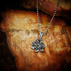925er Silberanhänger „Blume“ – handgefertigter Boho-Talisman für Harmonie, skulpturales Schmuckstück und Geschenk für Mutter, Tochter oder Freundin | Art Diva