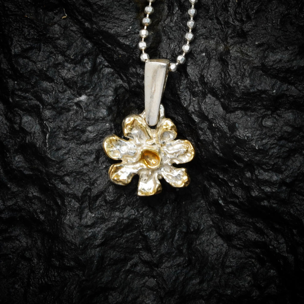 925er Silberanhänger „Blume“ – handgefertigter Boho-Talisman für Harmonie, skulpturales Schmuckstück und Geschenk für Mutter, Tochter oder Freundin | Art Diva