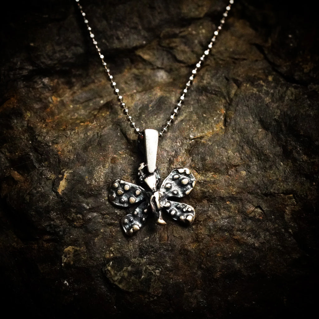 925er Silberanhänger „Kleiner Schmetterling“ – handgefertigter Boho-Talisman für Wandel und Leichtigkeit, skulpturales Schmuckstück und Geschenk für Mutter, Tochter oder Freundin | Art Diva