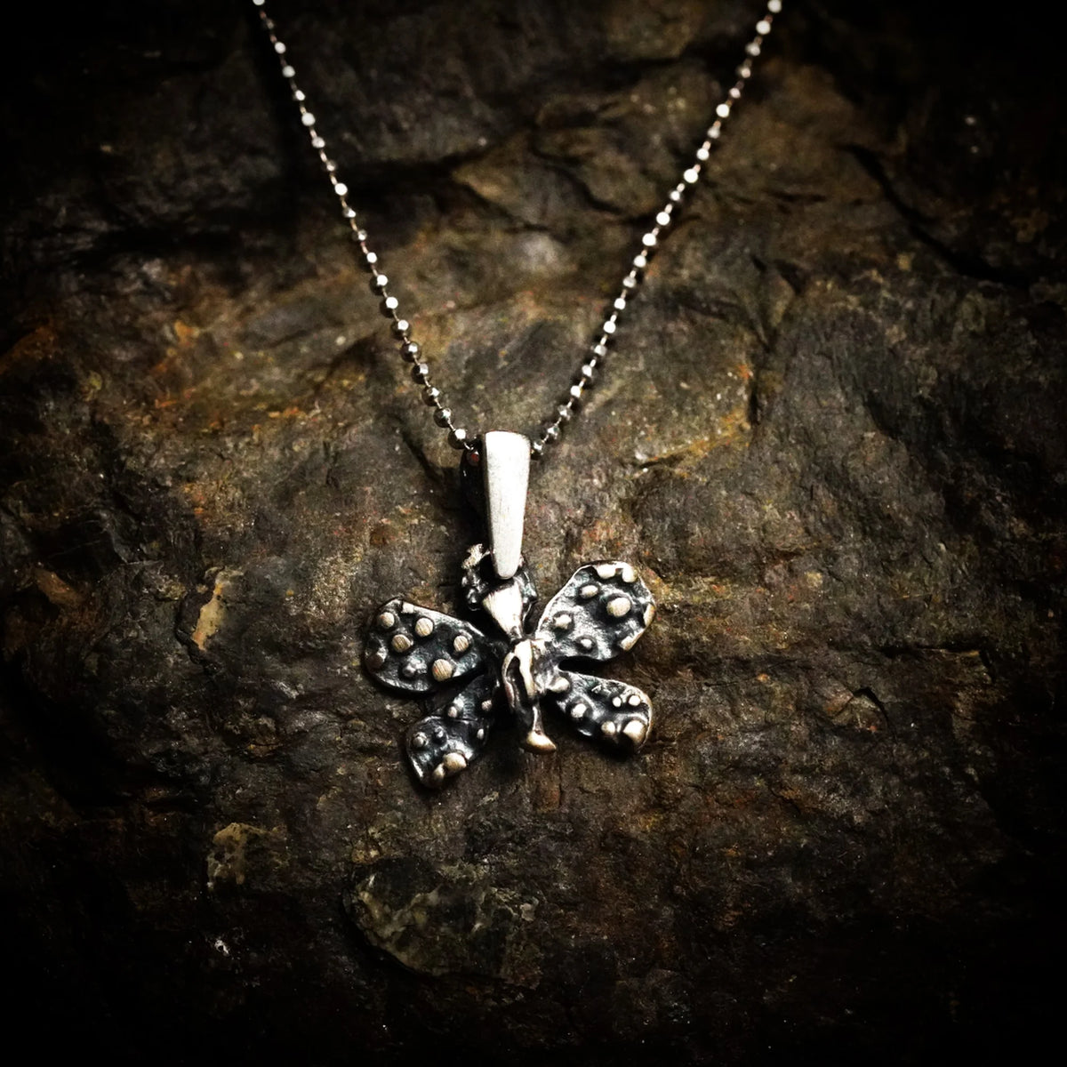 925er Silberanhänger „Kleiner Schmetterling“ – handgefertigter Boho-Talisman für Wandel und Leichtigkeit, skulpturales Schmuckstück und Geschenk für Mutter, Tochter oder Freundin | Art Diva