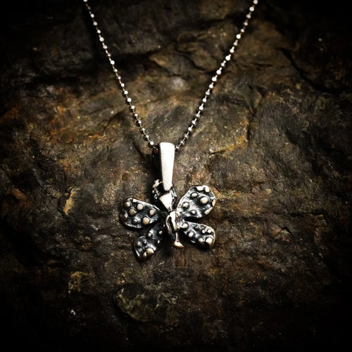 925er Silberanhänger „Kleiner Schmetterling“ – handgefertigter Boho-Talisman für Wandel und Leichtigkeit, skulpturales Schmuckstück und Geschenk für Mutter, Tochter oder Freundin | Art Diva