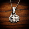 925er Silberanhänger mit Reliefkreuz – handgefertigter Boho-Talisman für Glauben und spirituelle Kraft, skulpturales Schmuckstück und Geschenk für Mutter, Tochter oder Freundin | Art Diva