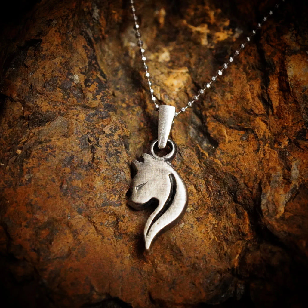 „Katze“ – oxidierter Anhänger aus 925er Silber, Talisman für Intuition, Anmut und Schutz, Schmuckstück im Boho- und rustikalen Stil für Katzenliebhaber | Art Diva