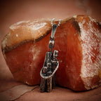 „Familienzusammenhalt“ – Anhänger aus 925er Silber, Talisman für Einheit, Liebe und familiären Schutz, handgefertigter Skulpturenschmuck im Boho- und rustikalen Stil | Art Diva