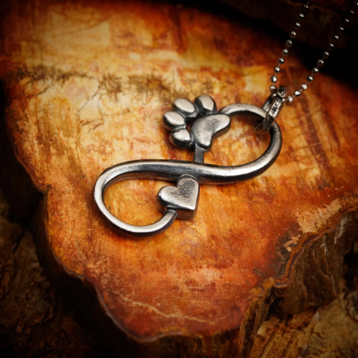 „Unendlichkeit mit Herz und Pfote“-Schmuckelement aus 925er Silber – teilweise oxidiert mit Vintage-Effekt, für Halskette oder Armband, Talisman für Verbundenheit und Treue | Art Diva
