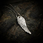 Anhänger aus 925er Silber mit Engelsflügel – Schutztalisman, handgefertigter Skulpturenschmuck im Boho-Stil, ideales Geschenk für Mutter, Tochter oder Freundin | Art Diva