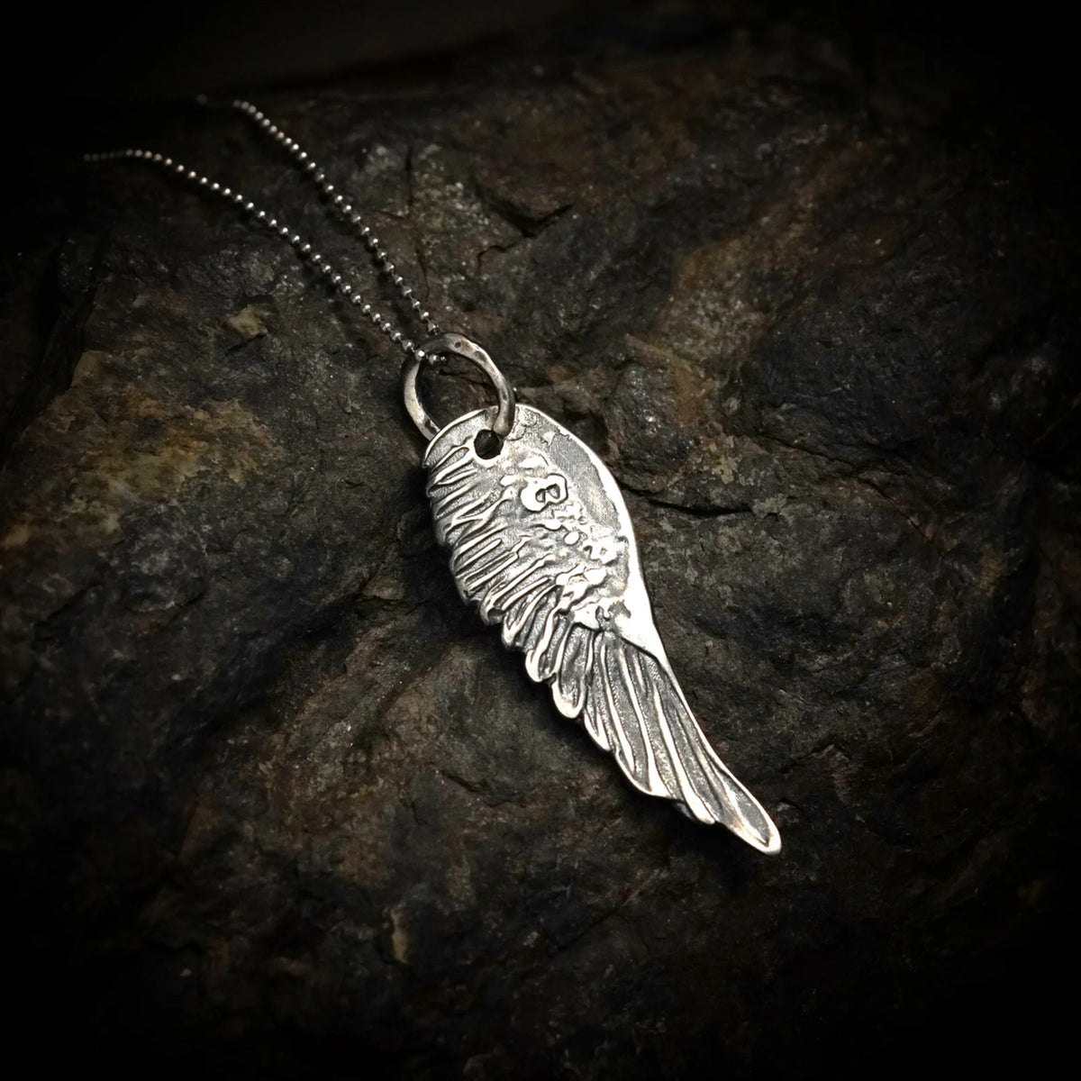 Anhänger aus 925er Silber mit Engelsflügel – Schutztalisman, handgefertigter Skulpturenschmuck im Boho-Stil, ideales Geschenk für Mutter, Tochter oder Freundin | Art Diva