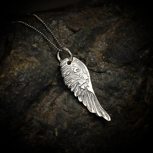 Anhänger aus 925er Silber mit Engelsflügel – Schutztalisman, handgefertigter Skulpturenschmuck im Boho-Stil, ideales Geschenk für Mutter, Tochter oder Freundin | Art Diva