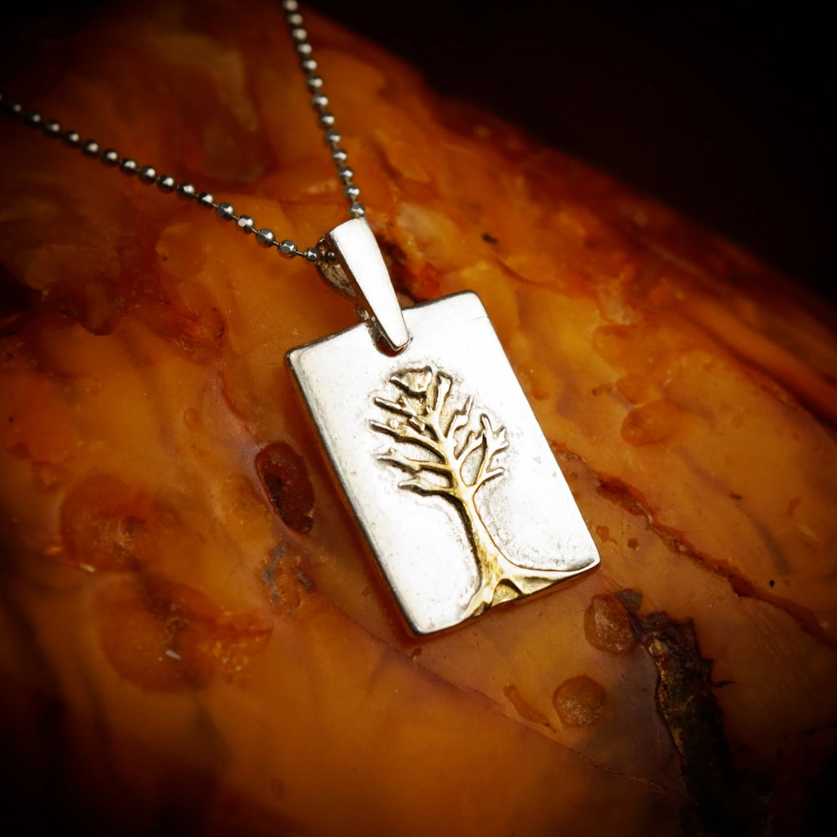„Baum des Lebens“ – Anhänger aus 925er Silber mit goldfarbenen Akzenten, Talisman für familiäre Verbundenheit, Schutz und Harmonie, Skulpturenschmuck im Boho- und rustikalen Stil | Art Diva