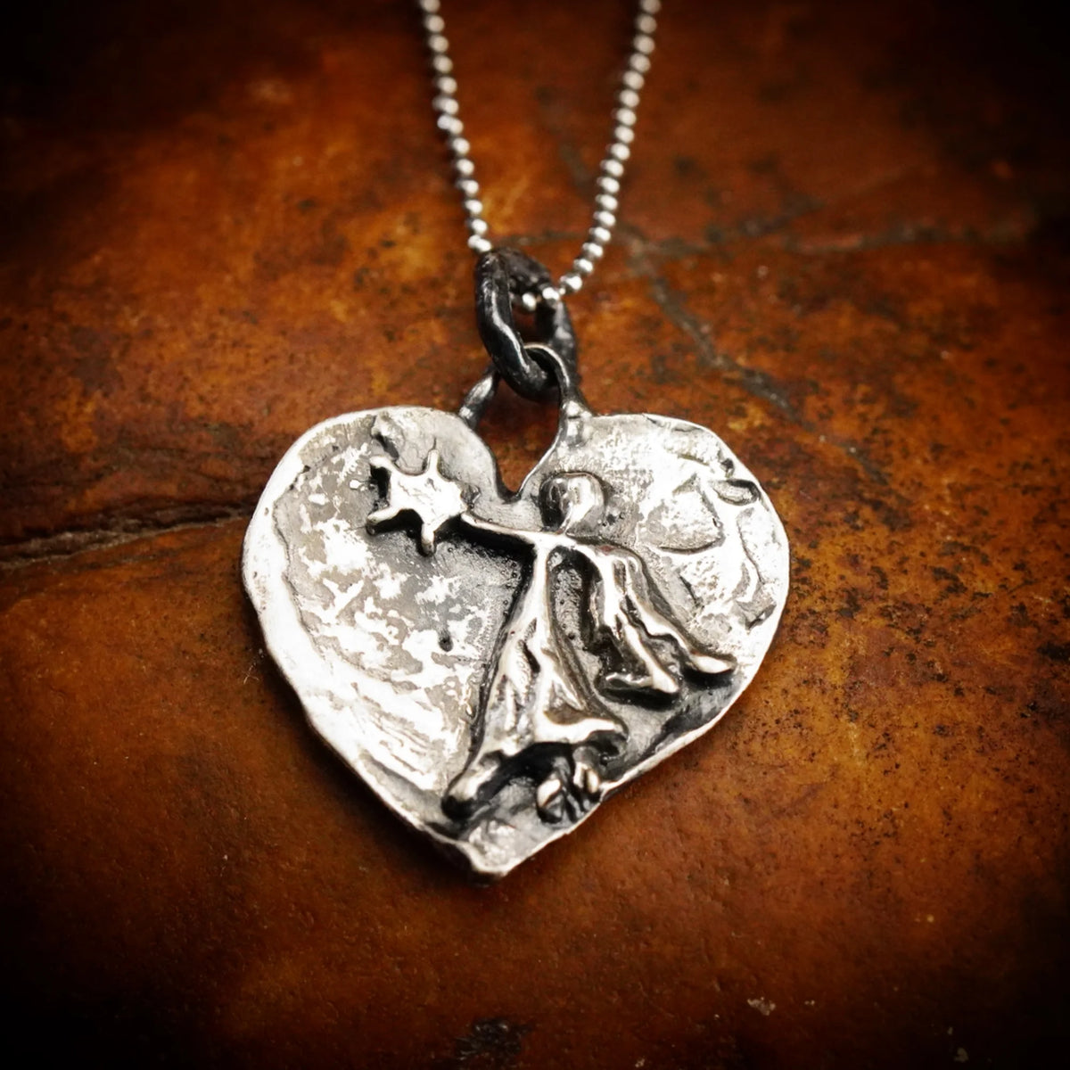 Schutzengel-Herz-Anhänger mit Engel und Stern aus 925er Silber – Talisman für Schutz, Liebe und Glauben, handgefertigt im Boho-Stil | Art Diva