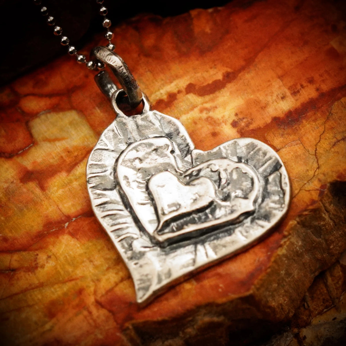 925er Silberschmuck – Anhänger „Mama, Papa und ich“, drei Herzen in einem | Handgefertigter Boho-Talisman für Liebe und Verbundenheit, skulpturales Schmuckstück | Art Diva