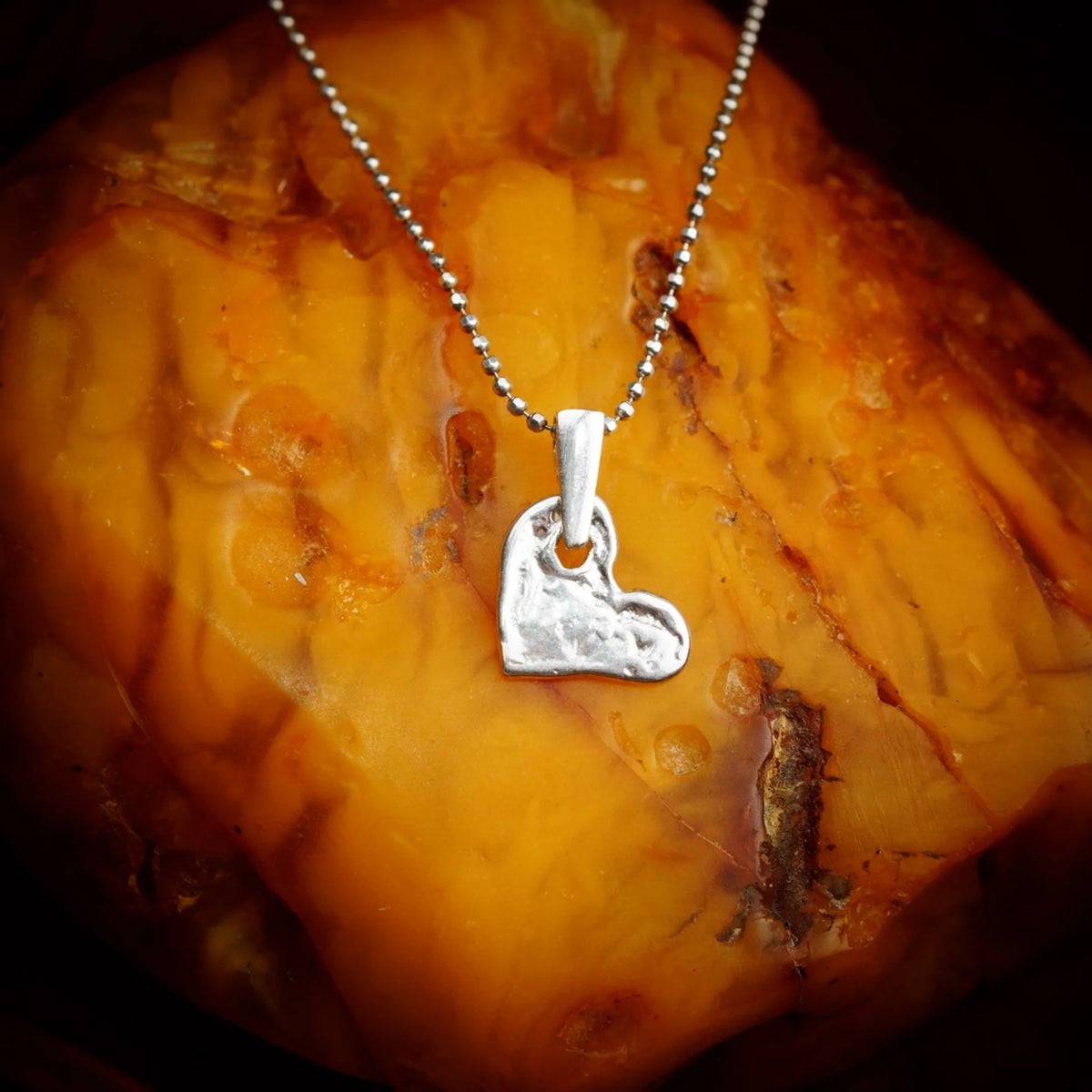 Herz-Anhänger aus 925er Silber – Talisman für Liebe und Verbundenheit, handgefertigt im Boho- und rustikalen Stil | Art Diva