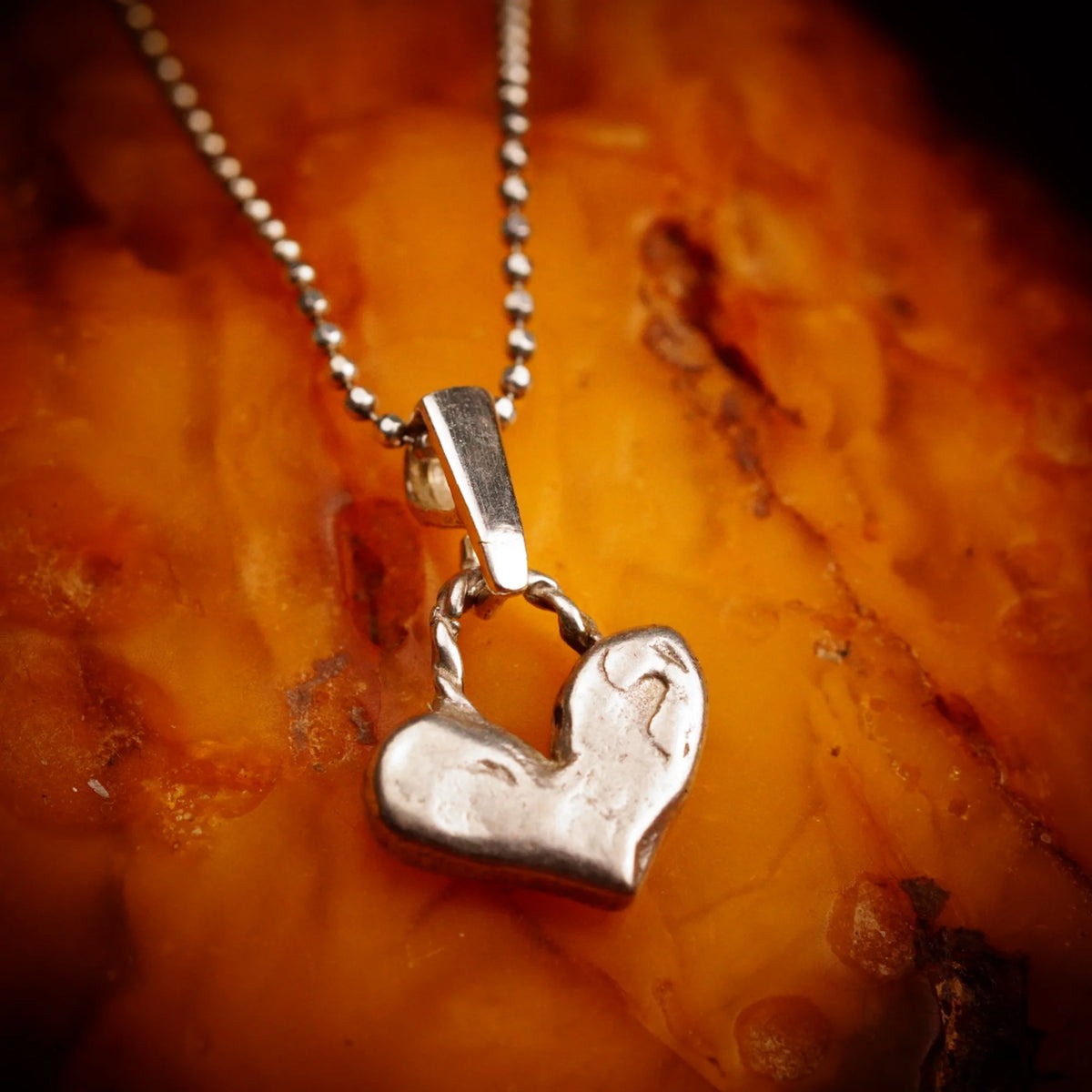 Kleines Herz – Anhänger aus 925er Silber | Talisman für Liebe & Verbundenheit | Art Diva