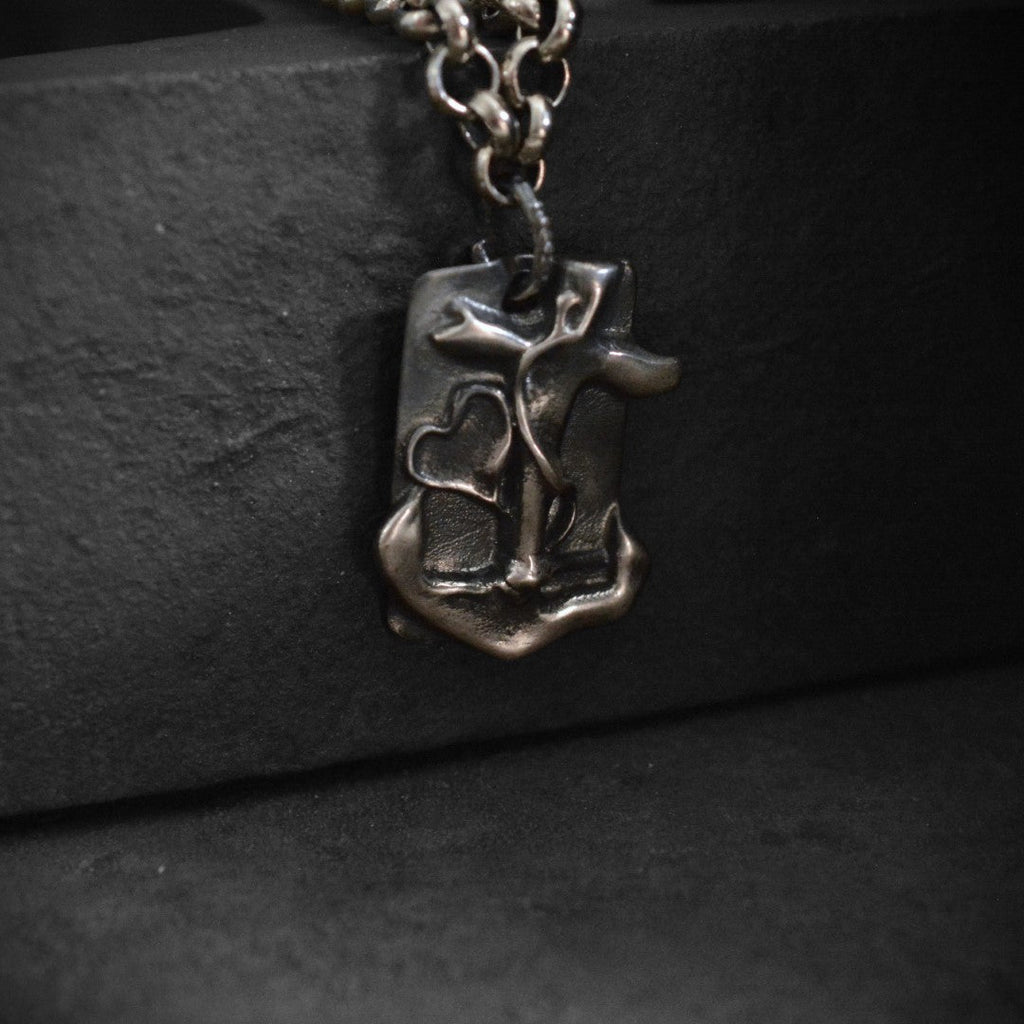 „Glaube, Hoffnung und Liebe“-Anhänger für Herren aus 925er Silber – handgefertigter Skulpturenschmuck im Boho- und rustikalen Stil | Art Diva