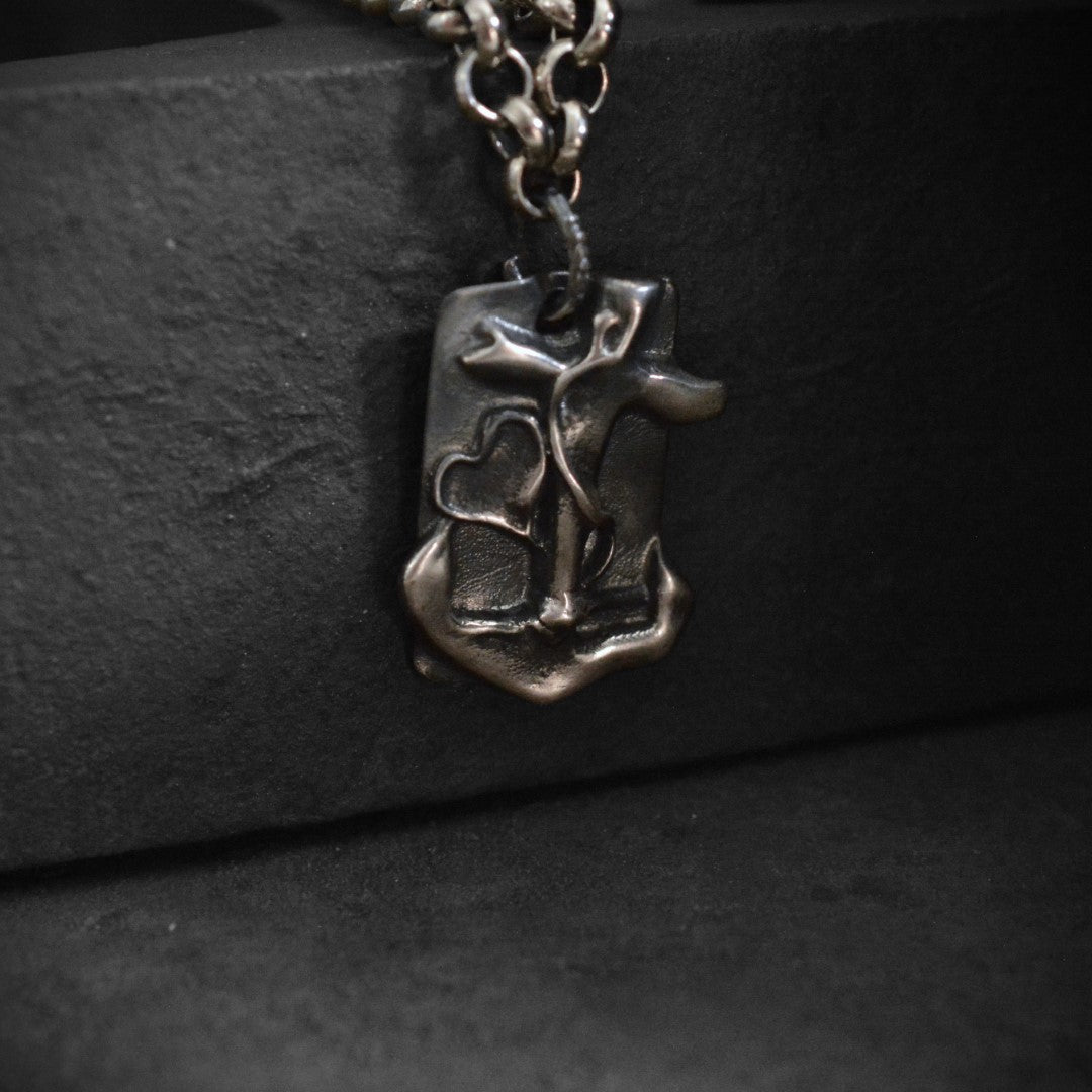 „Glaube, Hoffnung und Liebe“-Anhänger für Herren aus 925er Silber – handgefertigter Skulpturenschmuck im Boho- und rustikalen Stil | Art Diva