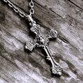 „Ornamentkreuz mit dem Heiligsten Herzen Jesu“-Anhänger aus 925er Silber – oxidierter Skulpturenschmuck | Art Diva