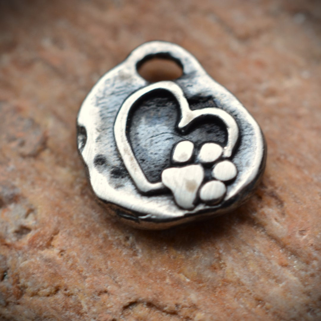 Herz-Anhänger mit Pfote aus 925er Silber – für Hunde- und Katzenliebhaber, Symbol für Liebe, Treue und bedingungslose Verbundenheit | Art Diva