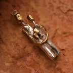 „Familienzusammenhalt“ – Anhänger aus 925er Silber, Talisman für Einheit, Liebe und den Schutz der Familie, handgefertigter Skulpturenschmuck im Boho- und rustikalen Stil | Art Diva