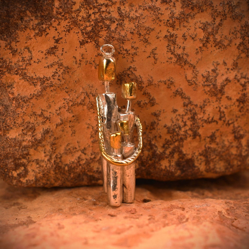 „Familienzusammenhalt“ – Anhänger aus 925er Silber, Talisman für Einheit, Liebe und den Schutz der Familie, handgefertigter Skulpturenschmuck im Boho- und rustikalen Stil | Art Diva